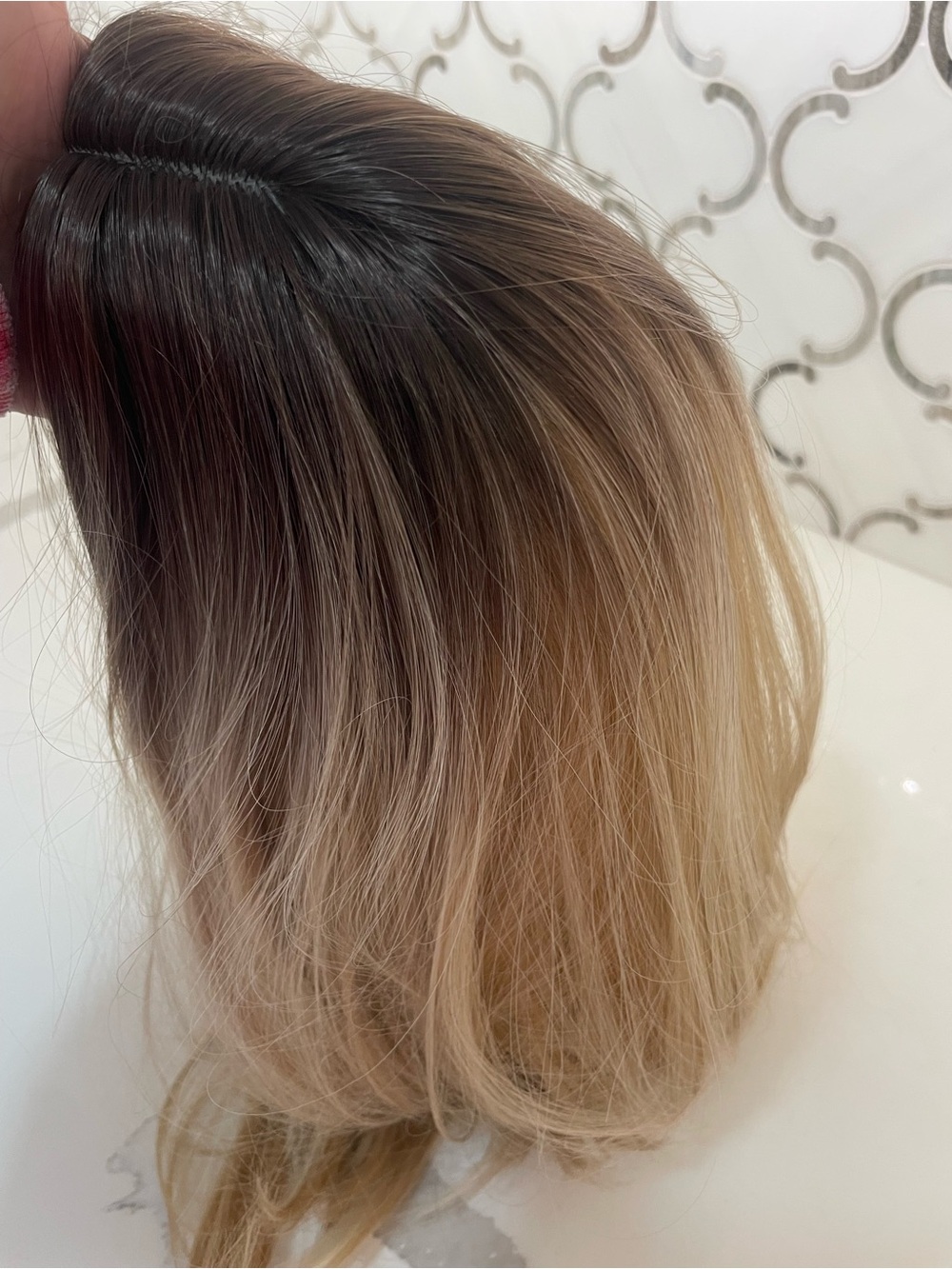Blonde/ Golden gradient Layered Synthetic Women's Wig - Picture 5 of 9